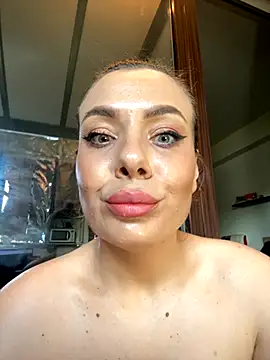 Snapshot of emmasweett11 chatting on 10/05/25, 07:39 emmasweett11 online show from 10/05/25, 07:39