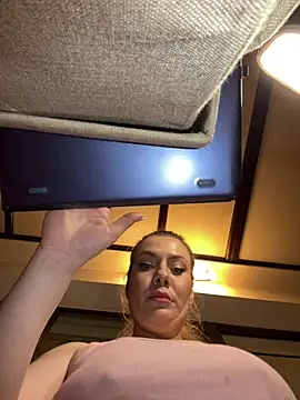 Snapshot of emmasweett11 chatting on 03/01/26, 05:59 emmasweett11 online show from 03/01/26, 05:59