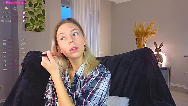 NyxaThorn online show from 10/13/25, 02:39