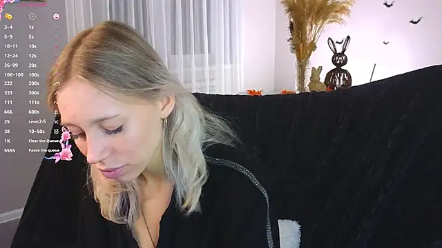 NyxaThorn online show from 11/02/25, 02:41