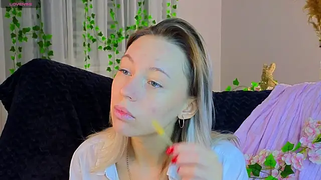 NyxaThorn online show from 12/02/25, 02:45