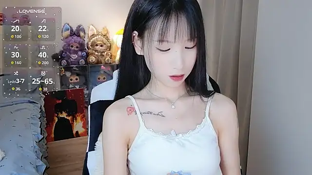 Snapshot of M-OTT_ chatting on 05/06/26, 04:12 M-OTT online show from 05/06/26, 04:12