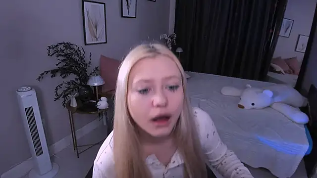 Millie Vanillies online show from 09/15/25, 02:17