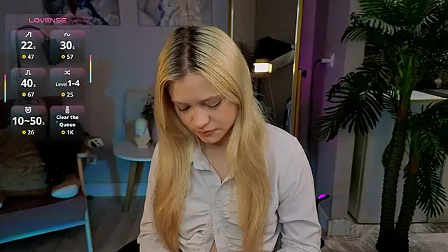 Millie Vanillies online show from 10/19/25, 01:34