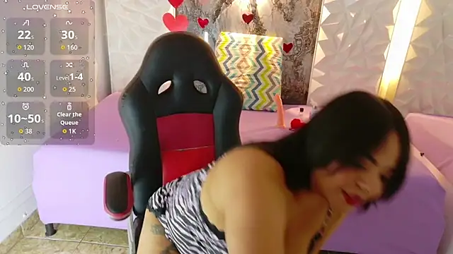 Snapshot of Luciana_r chatting on 09/24/25, 10:13 Luciana r online show from 09/24/25, 10:13