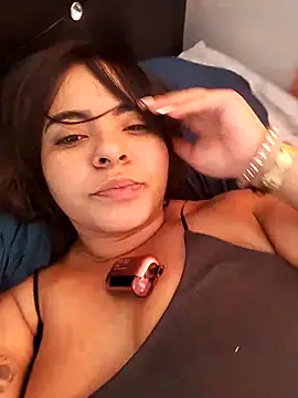 Snapshot of Luciana_r chatting on 10/16/25, 07:26 Luciana r online show from 10/16/25, 07:26