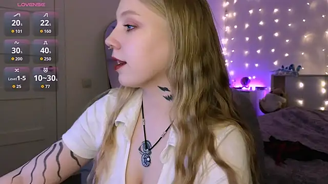 Snapshot of RebeccaAster chatting on 04/21/26, 05:28 RebeccaAster online show from 04/21/26, 05:28
