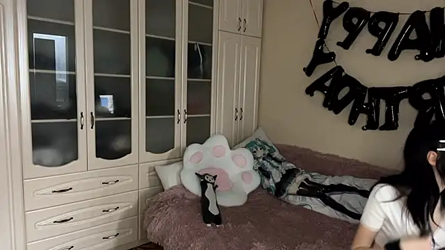 Snapshot of MalvinaKroening chatting on 02/06/26, 05:12 MalvinaKroening online show from 02/06/26, 05:12