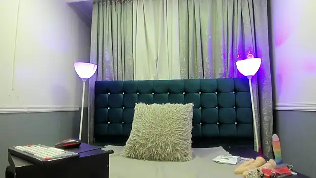 Snapshot of Oriana_Jhonson chatting on 07/15/26, 12:49 Oriana Jhonson online show from 07/15/26, 12:49