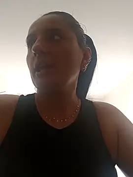 Snapshot of Titiss8921 chatting on 09/11/25, 01:11 Titiss8921 online show from 09/11/25, 01:11