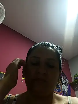 Snapshot of Titiss8921 chatting on 10/04/25, 01:09 Titiss8921 online show from 10/04/25, 01:09