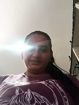 Snapshot of Titiss8921 chatting on 10/17/25, 03:36 Titiss8921 online show from 10/17/25, 03:36