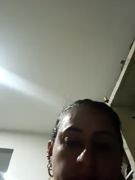 Snapshot of Titiss8921 chatting on 10/18/25, 11:38 Titiss8921 online show from 10/18/25, 11:38