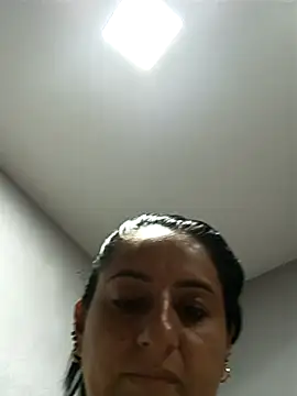 Snapshot of Titiss8921 chatting on 10/25/25, 01:29 Titiss8921 online show from 10/25/25, 01:29