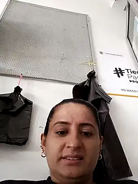 Snapshot of Titiss8921 chatting on 10/27/25, 11:58 Titiss8921 online show from 10/27/25, 11:58