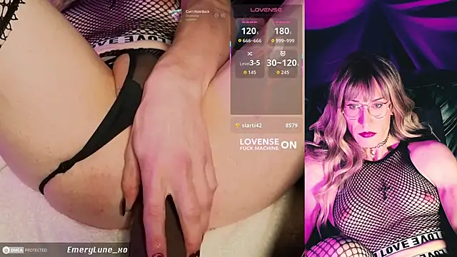 Snapshot of EmeryLune_xo chatting on 01/08/26, 06:37 EmeryLune xo online show from 01/08/26, 06:37