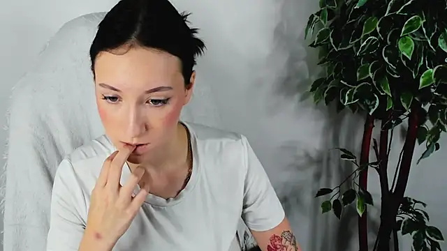 Snapshot of EileenMoores chatting on 09/11/25, 11:43 EileenMoores online show from 09/11/25, 11:43