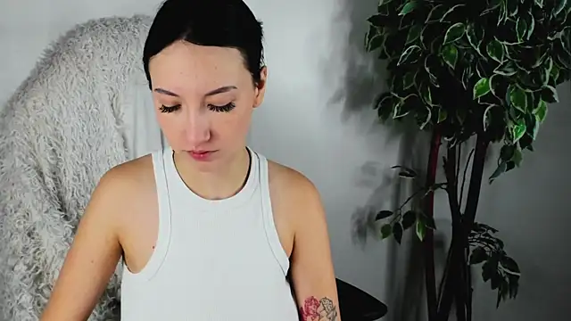 Snapshot of EileenMoores chatting on 10/01/25, 12:11 EileenMoores online show from 10/01/25, 12:11