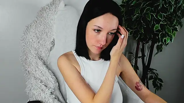 Snapshot of EileenMoores chatting on 10/04/25, 08:12 EileenMoores online show from 10/04/25, 08:12