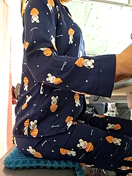 irina hana online show from 11/17/25, 01:22