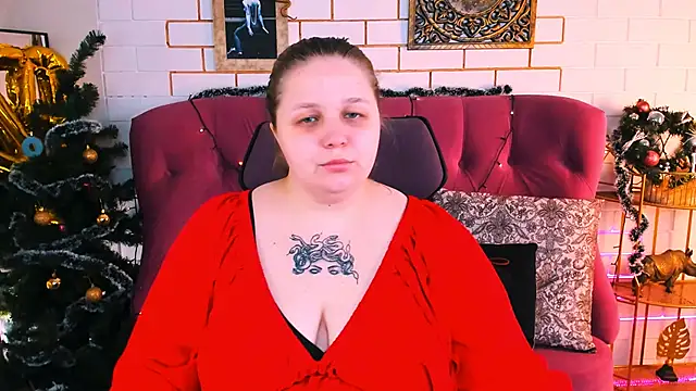 Snapshot of SladaDell chatting on 12/23/25, 09:18 SladaDell online show from 12/23/25, 09:18