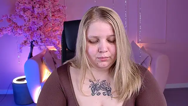 Snapshot of SladaDell chatting on 03/06/26, 09:17 SladaDell online show from 03/06/26, 09:17