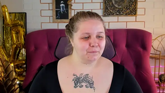 Snapshot of SladaDell chatting on 03/07/26, 08:22 SladaDell online show from 03/07/26, 08:22