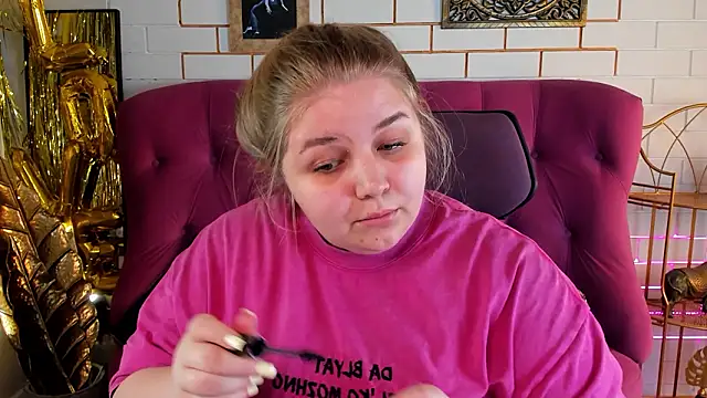 Snapshot of SladaDell chatting on 03/08/26, 09:35 SladaDell online show from 03/08/26, 09:35