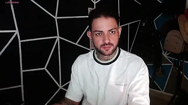 nicolastorres99 online show from 10/31/25, 02:23