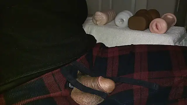 Snapshot of GRiZZLYBONE chatting on 10/14/25, 06:03 GRiZZLYBONE online show from 10/14/25, 06:03