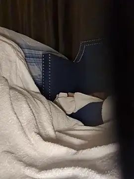 Snapshot of GRiZZLYBONE chatting on 12/23/25, 08:23 GRiZZLYBONE online show from 12/23/25, 08:23