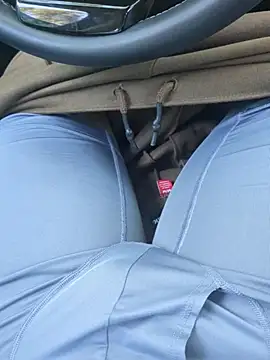 Snapshot of GRiZZLYBONE chatting on 03/18/26, 08:45 GRiZZLYBONE online show from 03/18/26, 08:45