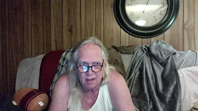 Snapshot of OldLadySara chatting on 07/13/26, 12:57 OldLadySara online show from 07/13/26, 12:57