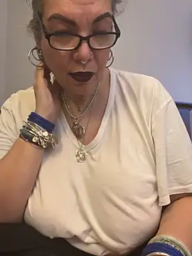 dieseldame1313 online show from 01/19/25, 11:32