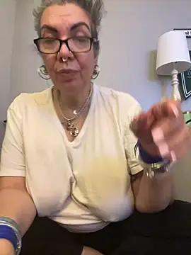 dieseldame1313 online show from 01/22/25, 11:43