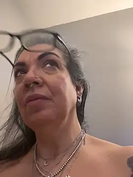 dieseldame1313 online show from 01/28/25, 08:14