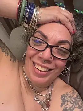 dieseldame1313 online show from 02/11/25, 08:05