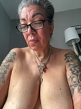 dieseldame1313 online show from 02/18/25, 07:09