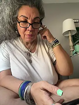 dieseldame1313 online show from 03/12/25, 10:17