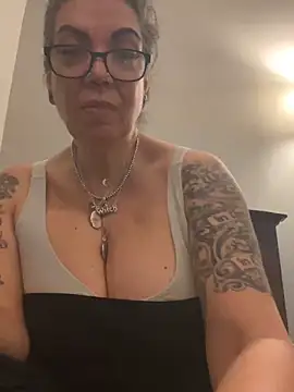 dieseldame1313 online show from 03/23/25, 01:20