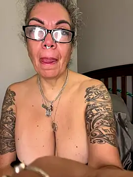 dieseldame1313 online show from 10/13/25, 10:26