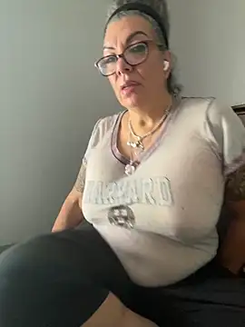 dieseldame1313 online show from 10/15/25, 07:58