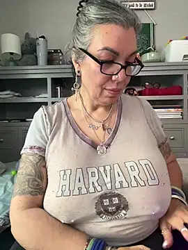 dieseldame1313 online show from 02/07/26, 10:35