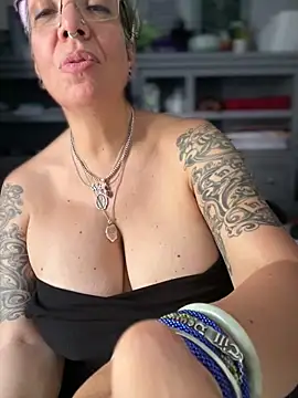 dieseldame1313 online show from 02/24/26, 08:07