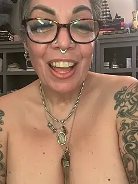 dieseldame1313 online show from 05/30/26, 01:25