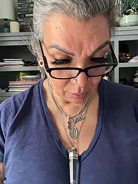 dieseldame1313 online show from 06/09/26, 10:32