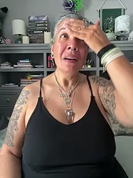 dieseldame1313 online show from 06/10/26, 03:00