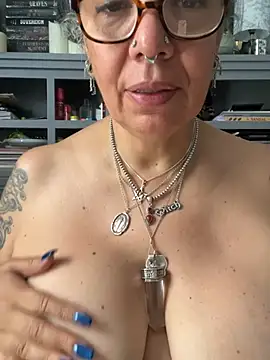 dieseldame1313 online show from 06/23/26, 02:48