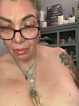 dieseldame1313 online show from 06/25/26, 01:16