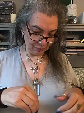 dieseldame1313 online show from 06/25/26, 10:42